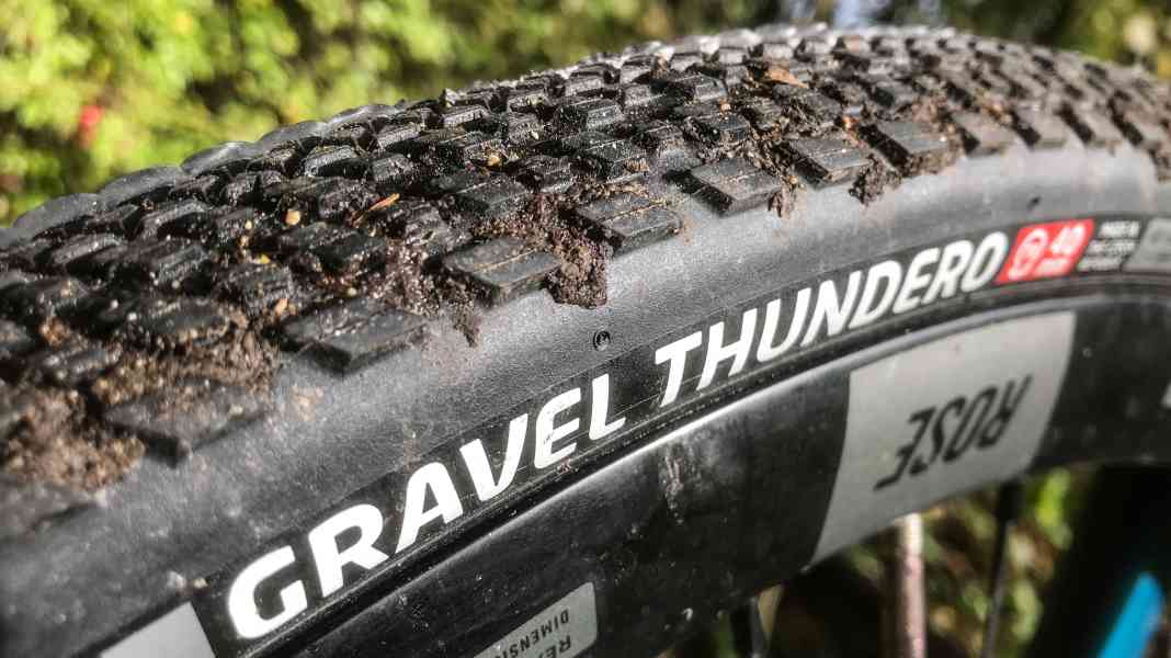 Vielseitig und leicht: Der Gravelreifen Tufo Thundero im Fahrbericht