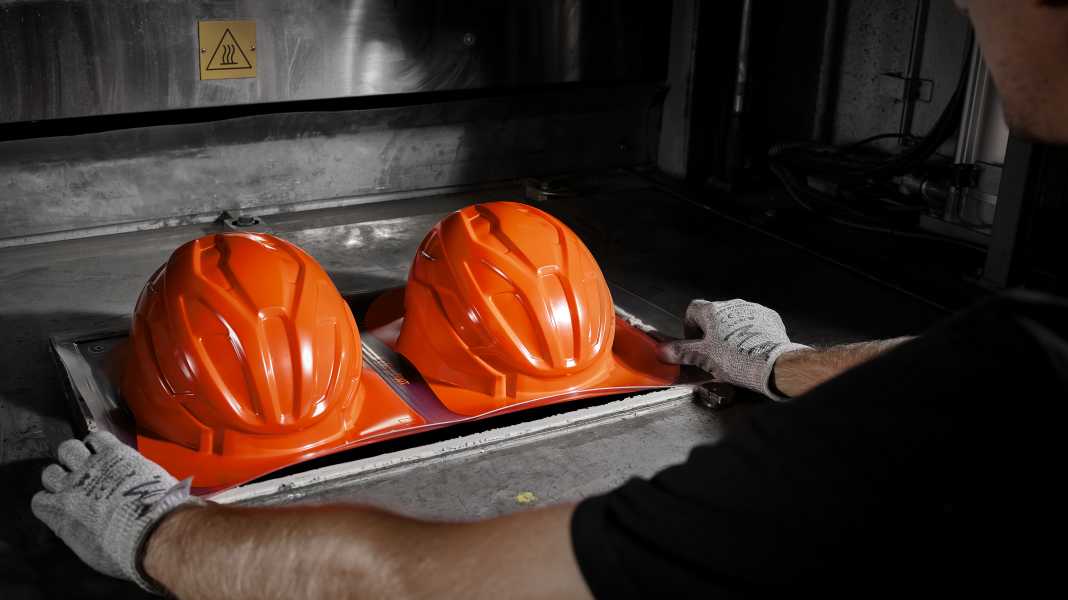 TOUR zu Besuch bei Kask: Ein exklusiver Einblick in die Produktion des italienischen Helmherstellers