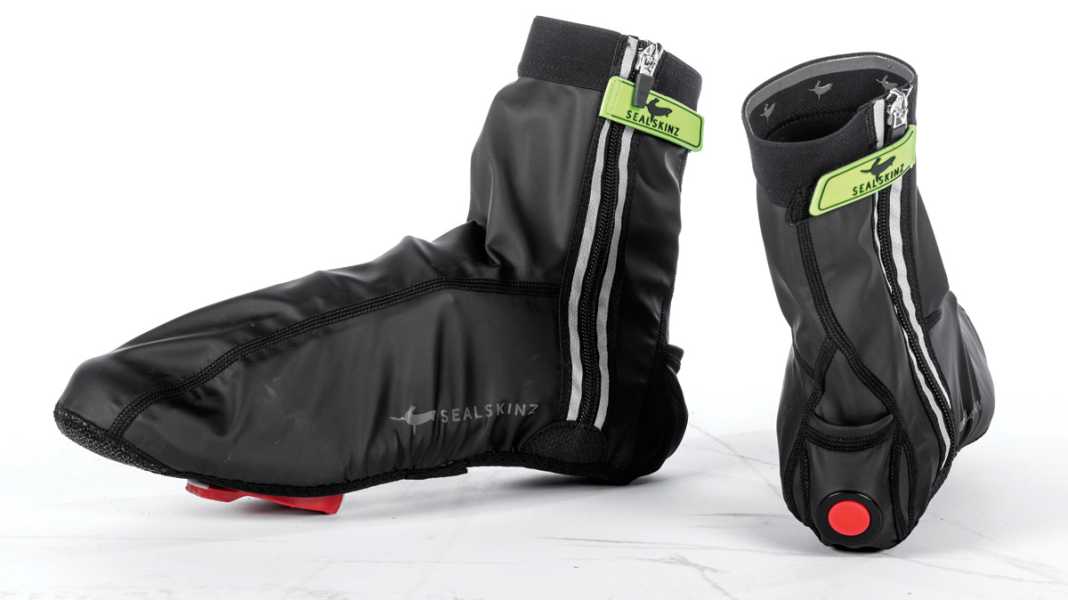 Test 2015: Sealskinz Überschuhe für Rennradfahrer - Leuchtende Überschuhe für Rennradler von Sealskinz im Test