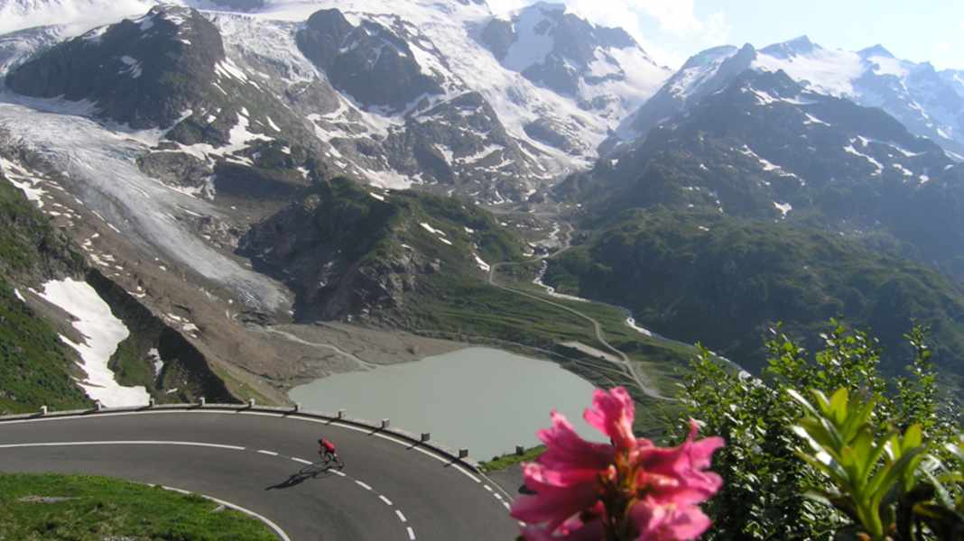 Anstie der Schweiz: Sustenpass - Sustenpass: Beeindruckende Aussicht vor dem Scheitelpunkt