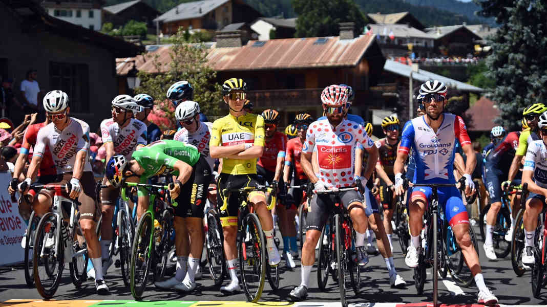 Tour de France - Team-Bus festgefahren: Chaos am Start der zehnten Etappe