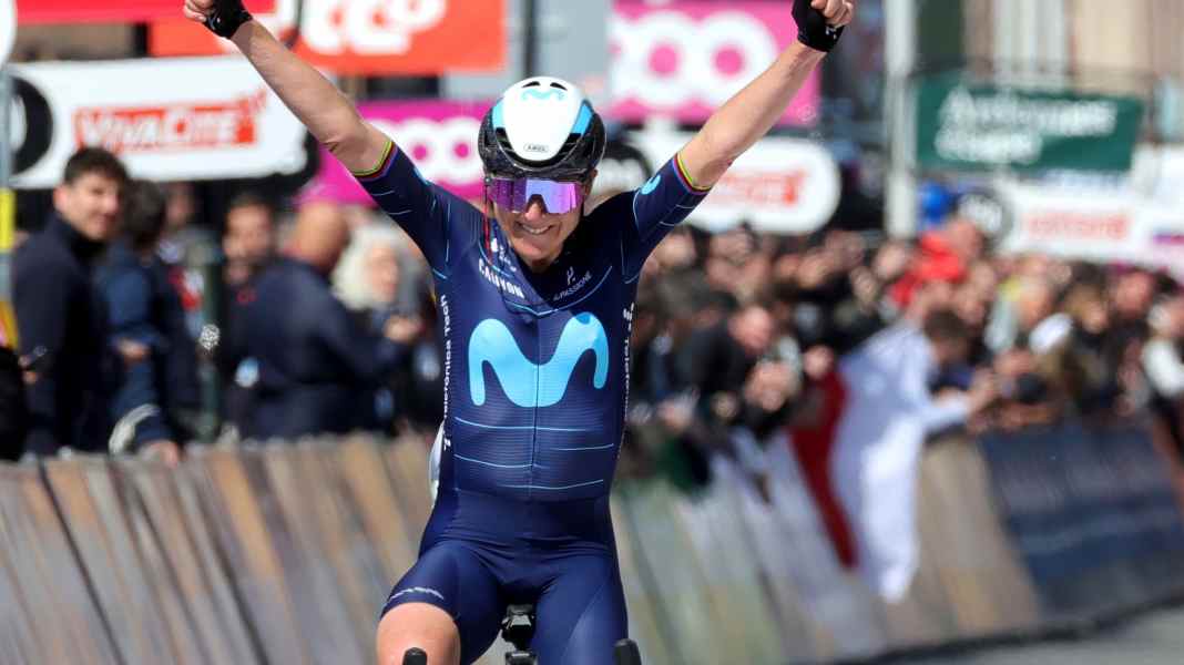 Tour de France Femmes: Van Vleuten nach Solo-Sieg im Gelben Trikot