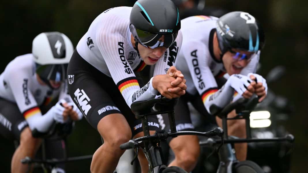 Rad-WM: Deutschland verpasst Medaille im Mixed-Zeitfahren knapp - schwerer Sturz von van Vleuten