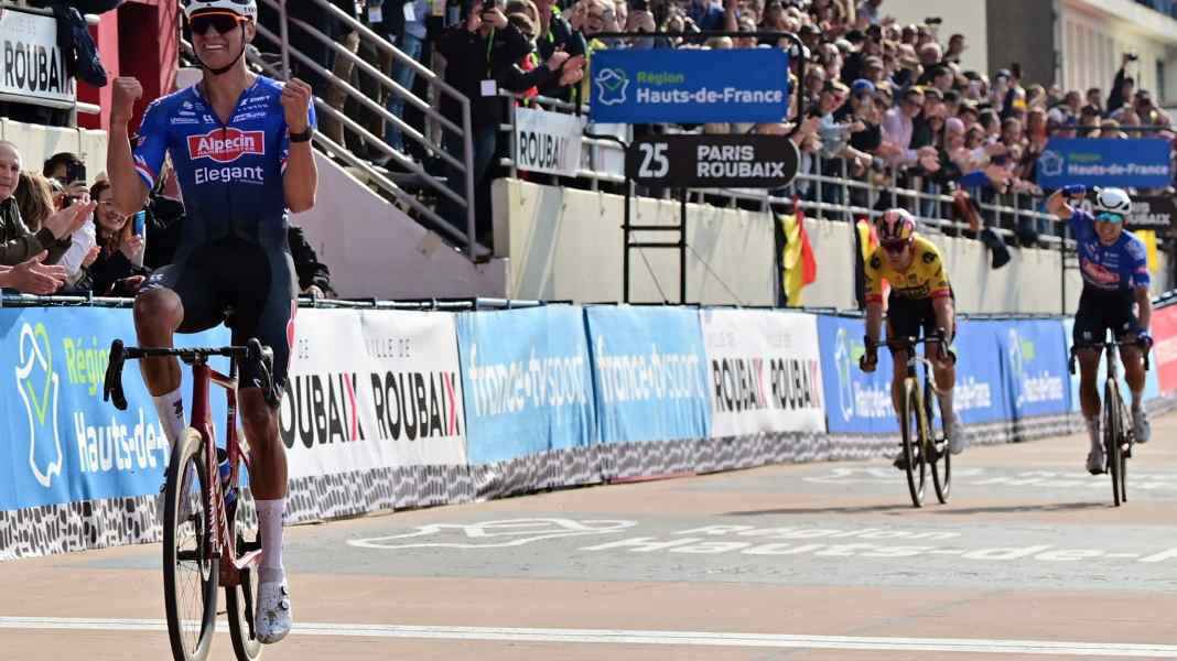 Paris-Roubaix: Van der Poel triumphiert - Sturzpech für Degenkolb