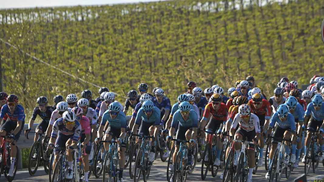 Giro d'Italia: Holpriger Start für Kämna - Evenepoel in eigener Liga