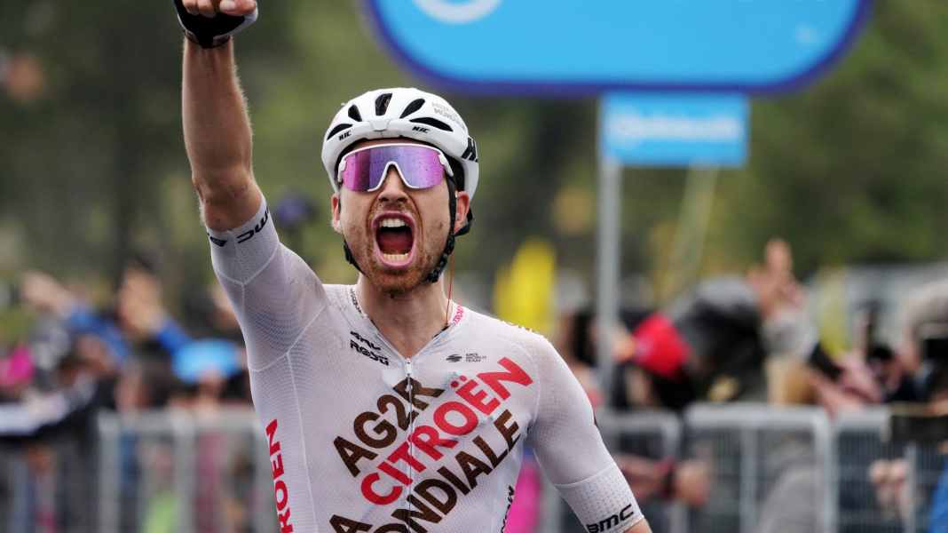 106. Giro d'Italia - Leknessund löst Evenepoel ab - Paret-Peintre holt Tagesieg