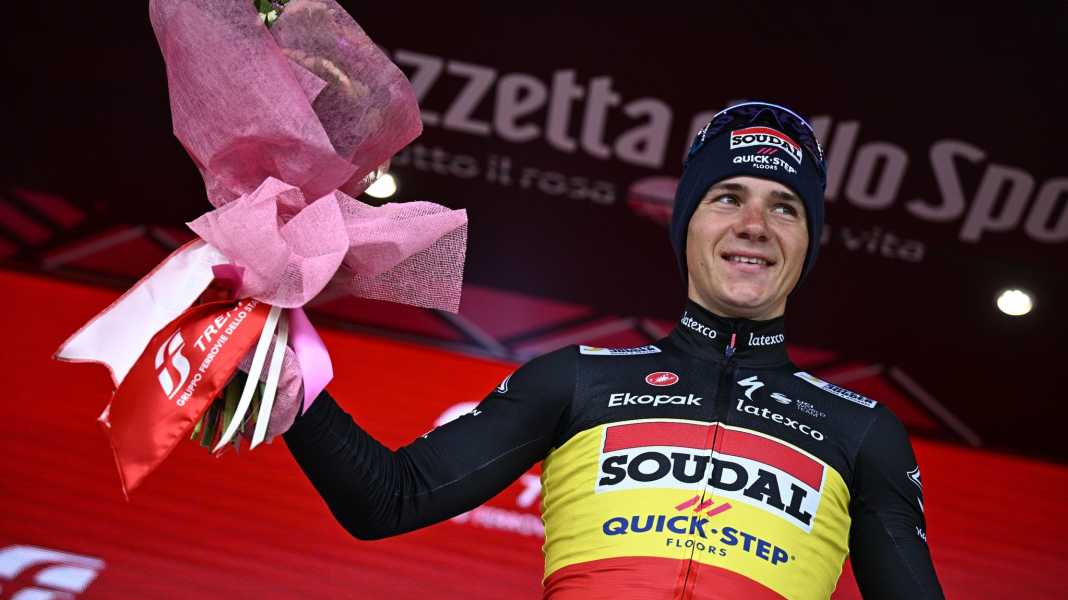 Sekunden-Krimi im Zeitfahren: Evenepoel holt Rosa Trikot beim Giro zurück