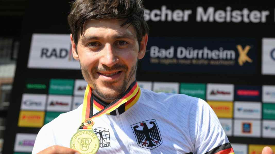 Buchmann glückselig: Mit dem Meistertrikot zur Tour