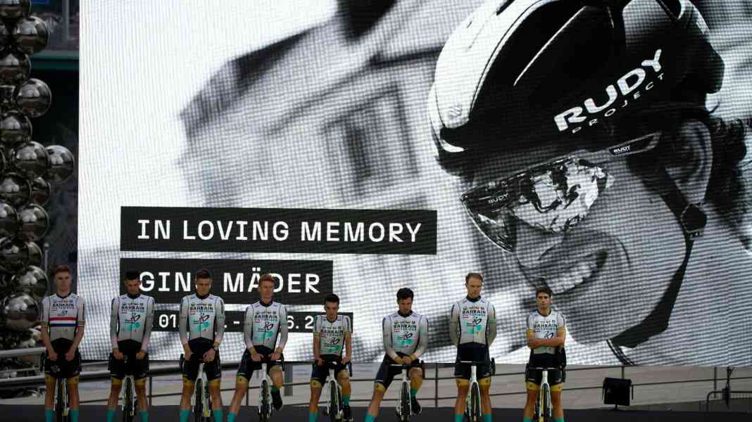 Schweigeminute für Mäder bei Team-Präsentation der Tour