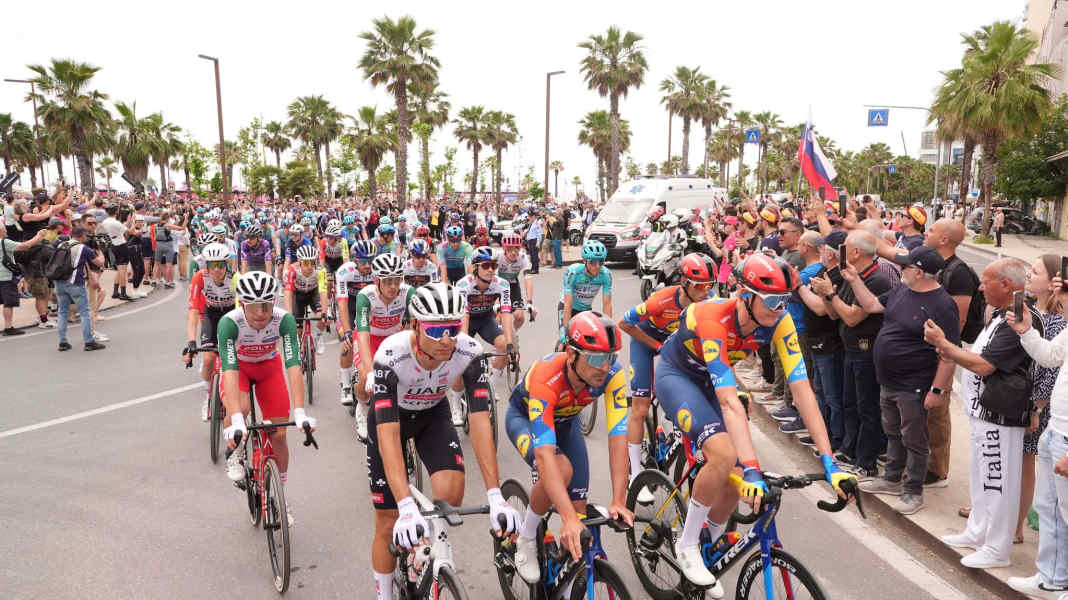 «Grande Partenza» in Albanien: Pedersen gewinnt Giro-Auftakt
