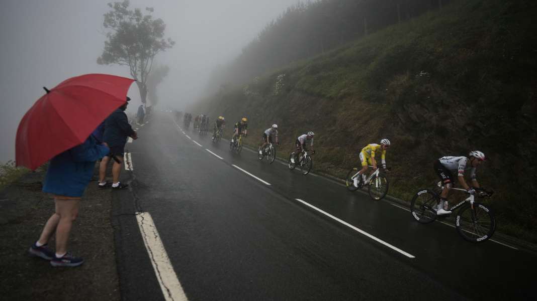 Tour de France - Teamauto erfasst Zuschauer - Tour-Jury bestraft Fahrer