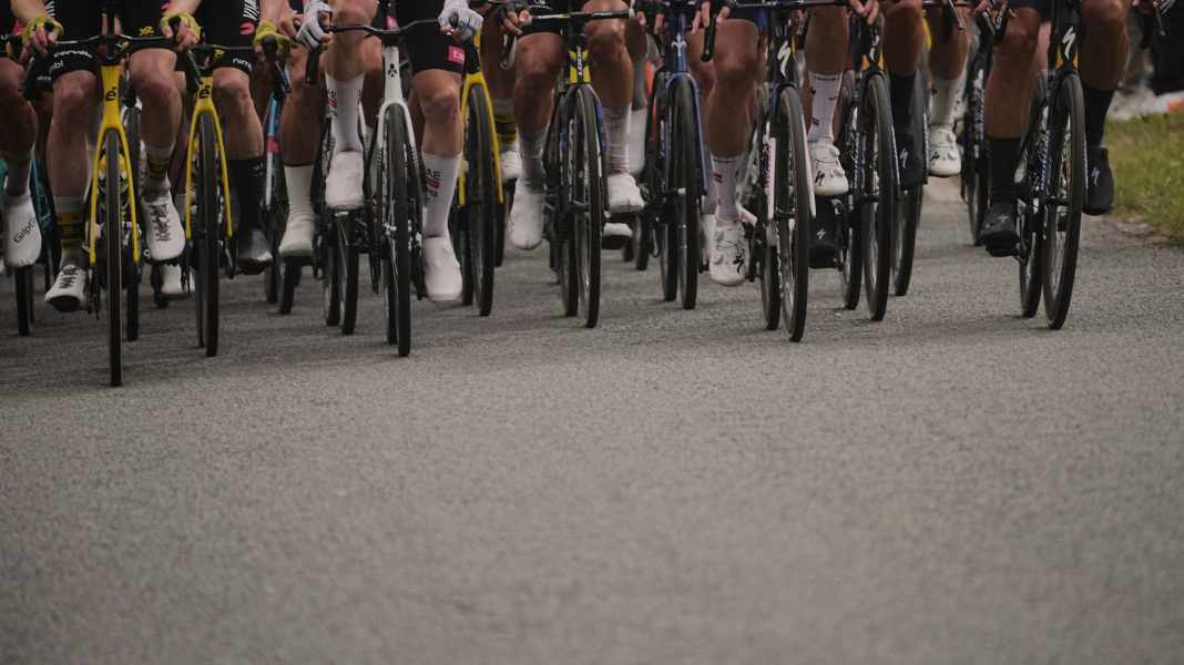Tour de Guadeloupe: Abgekürzt und ausgeschlossen: Radsportler fliegen auf