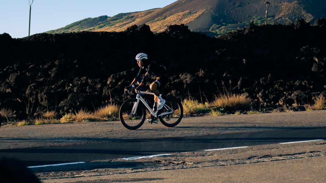 Jack Burke und Illi Gardner gewinnen erste Everesting-Weltmeisterschaft