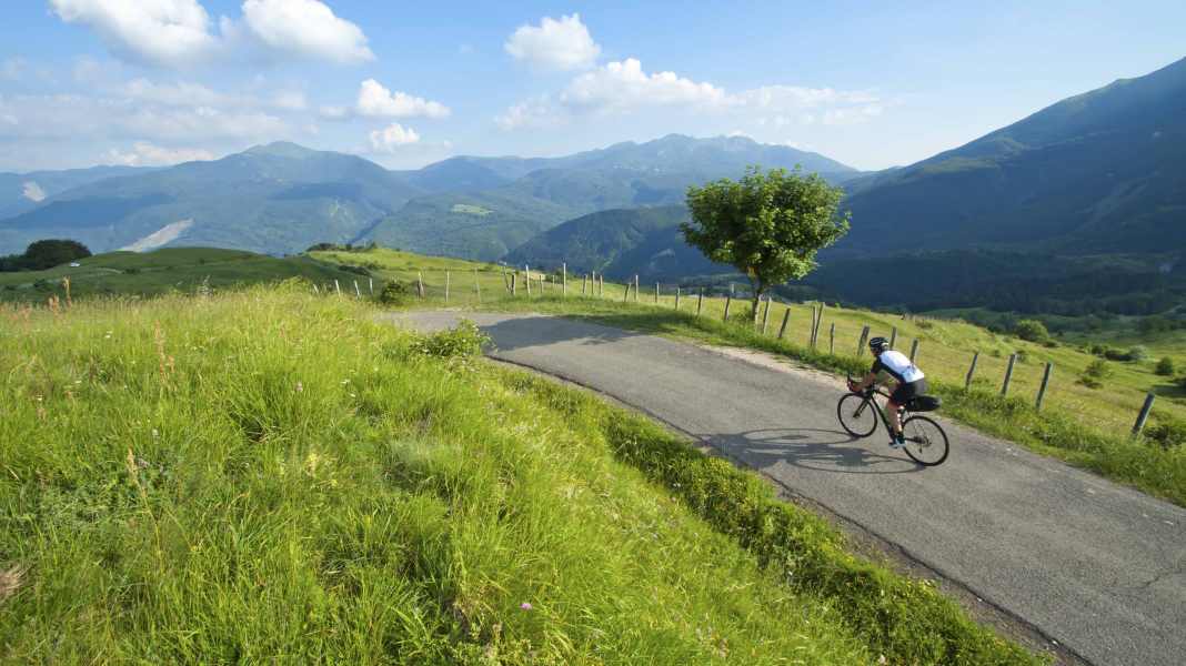 Italien: Rennradtouren durch Piemont, Ligurien und Toskana - In vier Etappen durch die einsamen Berge des Apennin