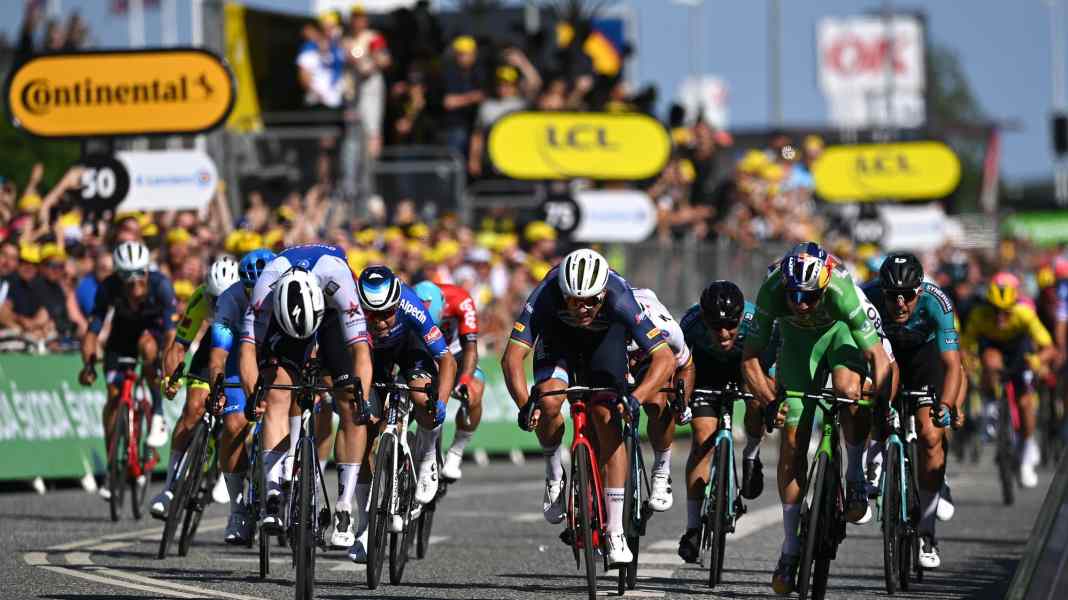 Tour de France: 2023: TOUR Tech briefing for Stage 3