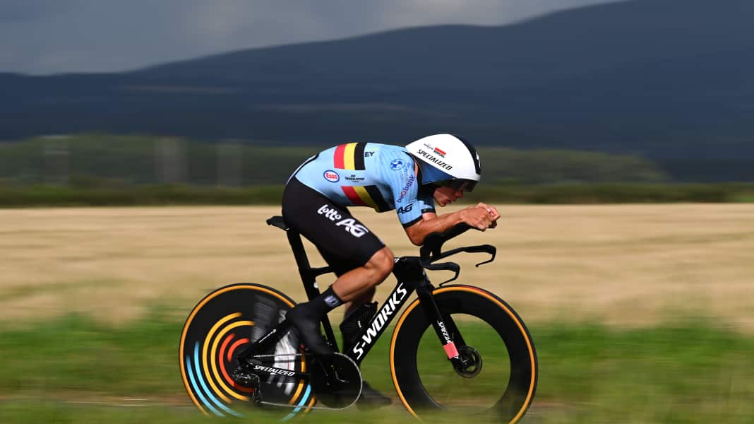 Rad-WM: Evenepoel krönt sich zum Zeitfahr-Weltmeister