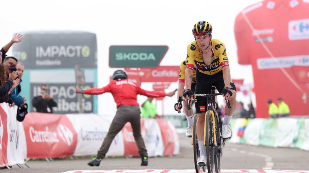 Vuelta 2023: Dreifach-Erfolg für Jumbo am Angliru - Kuss rettet acht Sekunden an seinem Geburtstag