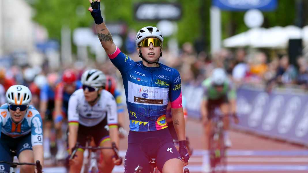 RideLondon Classique 2024: Hattrick! Wiebes gewinnt auch 3. Etappe und damit Gesamtwertung