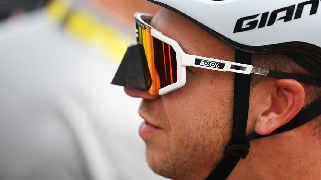 Hingucker: Die “Batman-Brille” von Dylan Groenewegen