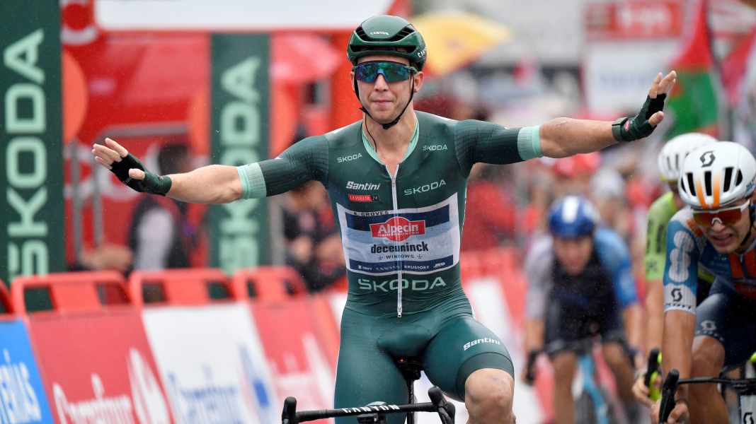 Vuelta 2024 - 17. Etappe: Groves jubelt im Regen von Santander
