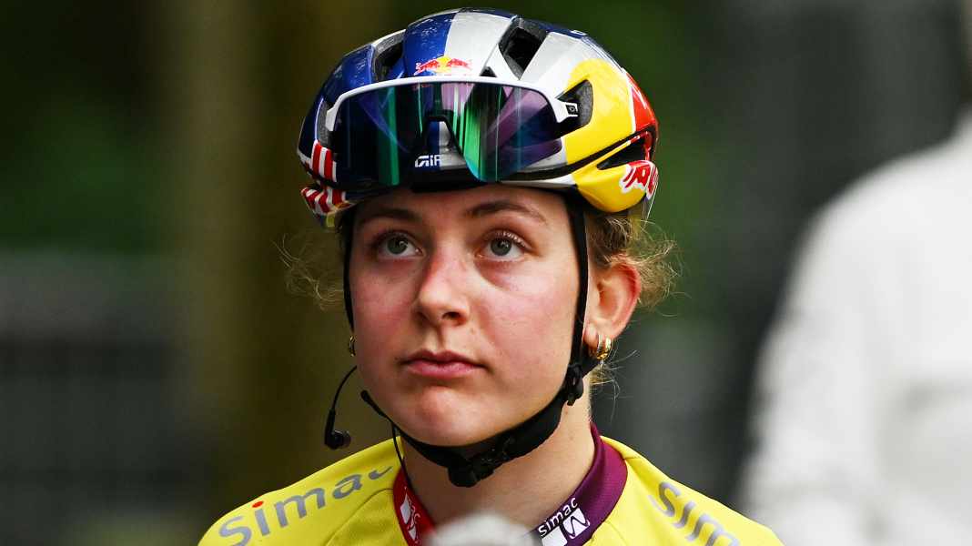 Eine gegen alle: Gelbes Trikot Bäckstedt ohne Teamkolleginnen