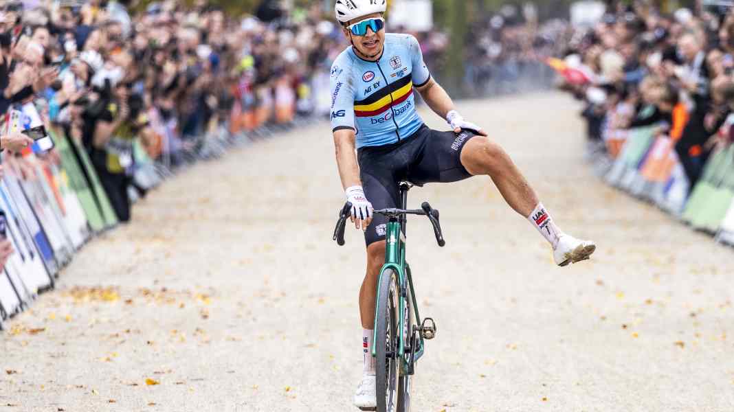 Gravel-WM 2025 - Männer: Pogacars Teamkollege Florian Vermeersch fährt solo zum Weltmeister-Titel