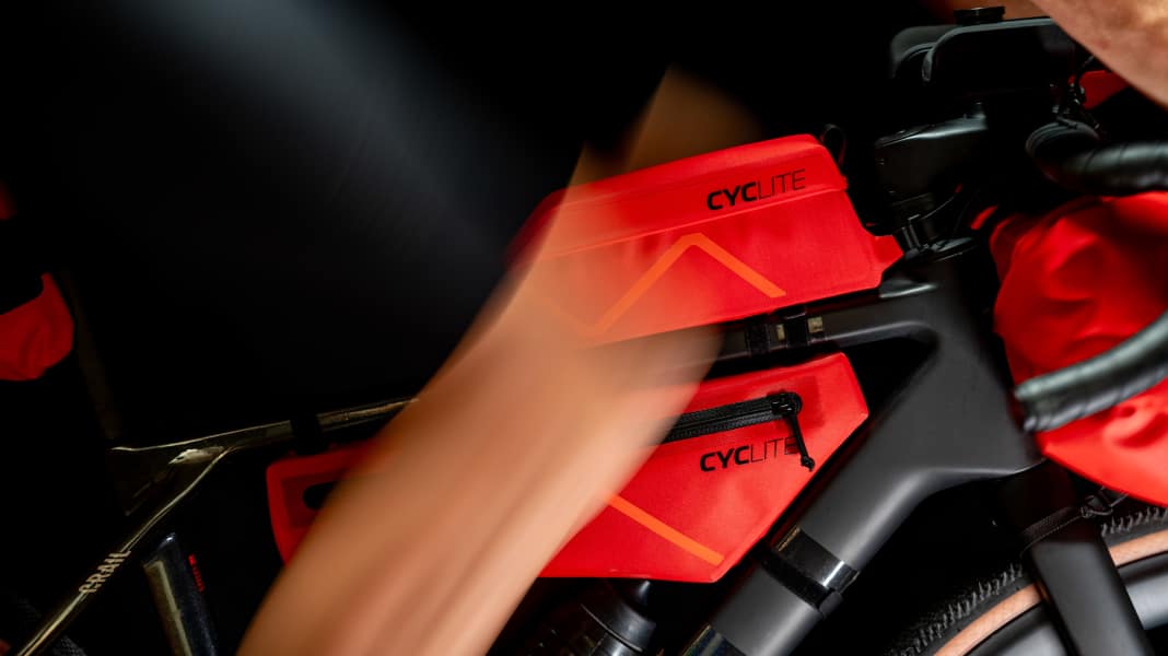 Cyclite sieht rot: Testsieger Bikepacking-Taschen jetzt auch in Rot