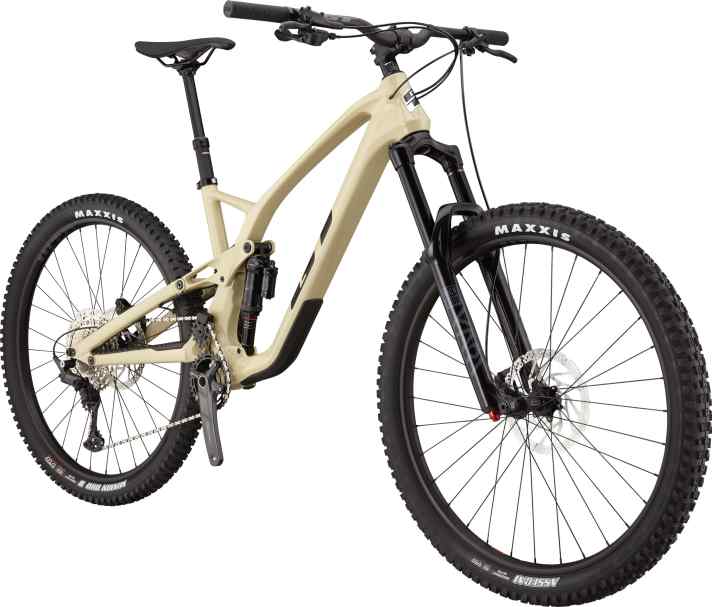   In der günstigsten Ausstattung für 3899 Euro gibt es das Force Carbon mit einem einfachen Rockshox-Fahrwerk und und Deore-Schaltgruppe.