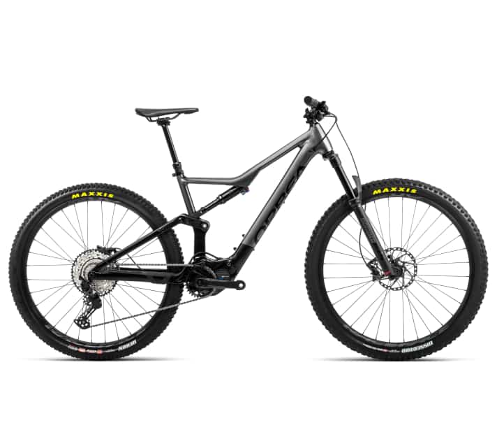 Der Einstieg in die Rise-Welt liegt bei 4999 Euro. Das Rise H 30 ist mit 140-mm-Gabel und Dämpfer ohne Ausgleichsbehälter zahmer ausgerichtet. So soll es 20 Kilo wiegen.