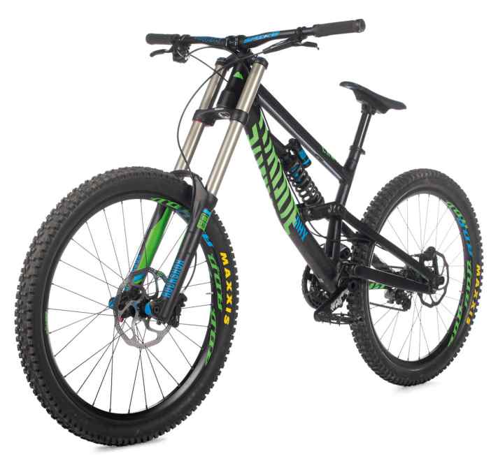   YT besitzt kein Monopol auf den Rampage-Einsatz.  Auch das Canyon bewies Big-Mountain-Qualitäten beim Superwettkampf – unter Pilot Thomas Genon.