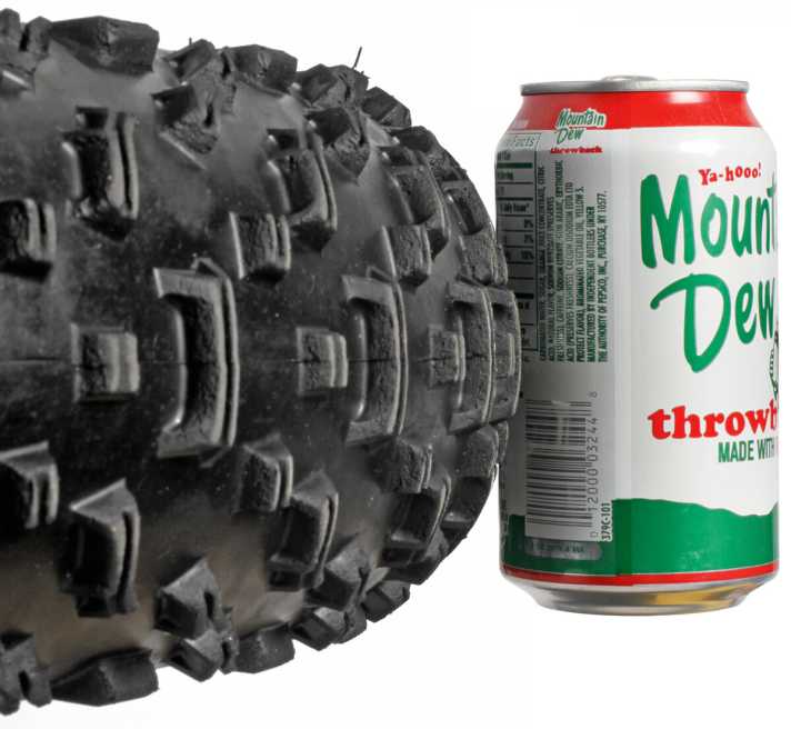 Wie breit 26x4,8 Zoll sind, wird mit diesem Bild klar. 115 Millimeter misst der Reifen im Fatboy und überragt sogar dicke 29er im Durchmesser.