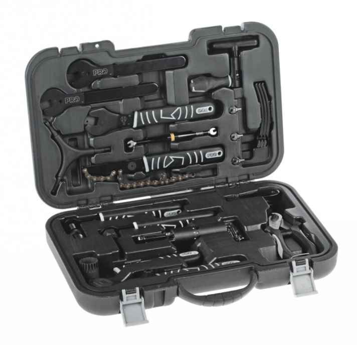   In der Tool Box von PRO fehlen ein Schraubendreher Kreuz und Schlitz.