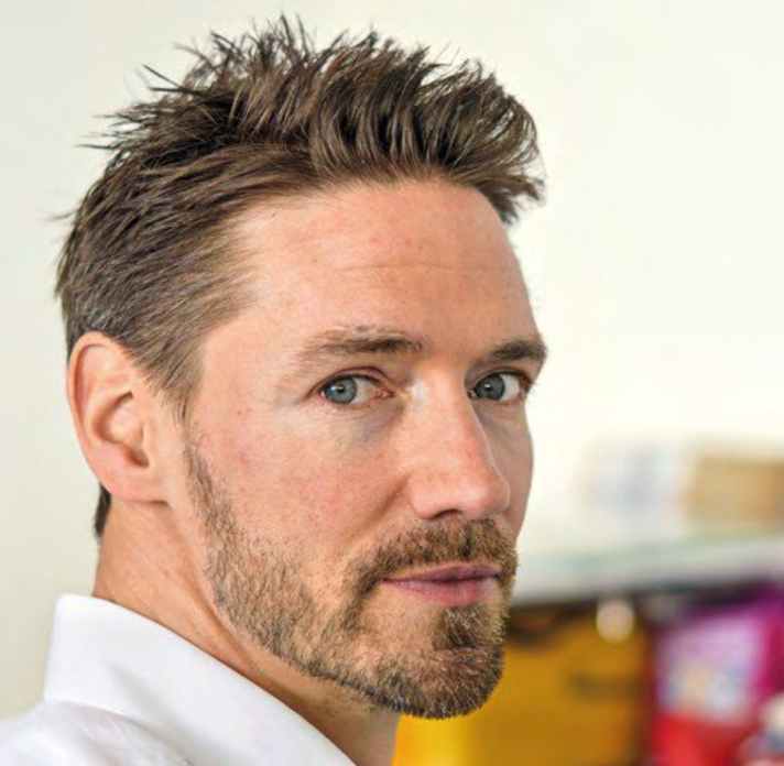 Andreas Wagner: 
Sportwissenschaftler und Mitgründer des Frankfurter Trainingsinstituts iQ athletik. Der Experte für Kraft-, Fitness- und Gesundheitstraining fährt in seiner Freizeit am liebsten mit dem Crossrad.