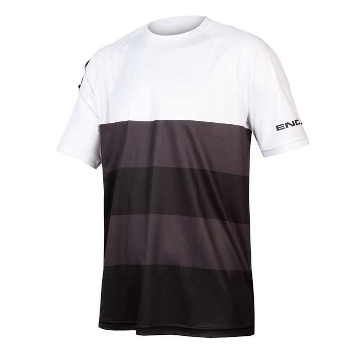 Bei T-Shirts ist vielen ein lässiger Schnitt lieber als ein hautenges Radtrikot. Zum Beispiel das Single Track Core T von Endura.