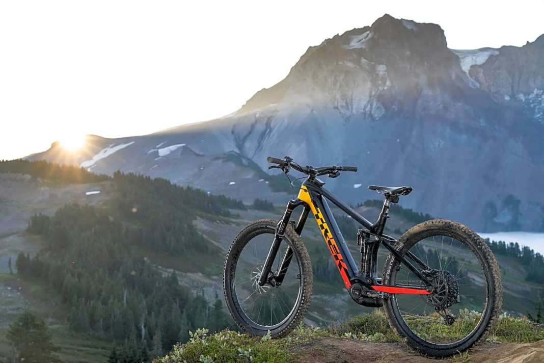Eines ist sicher: Wie man ein Bike in Szene setzt, wissen die Jungs von Trek. Für ebenso gesetzt halten wir den Fakt, dass das Rail ein Garant für Trailspaß ist.