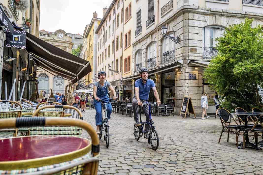 Lyon begeistert nicht nur Feinschmecker sondern auch Radfahrer. Auf dem Kopfsteinpflaster in den engen Gassen der Altstadt ist aber Vorsicht geboten.