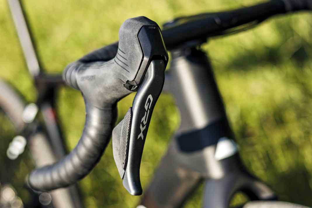 Viel Auflagefläche, guter Halt: Shimanos GRX-Hebel sind aufs Geländeradeln ausgelegt