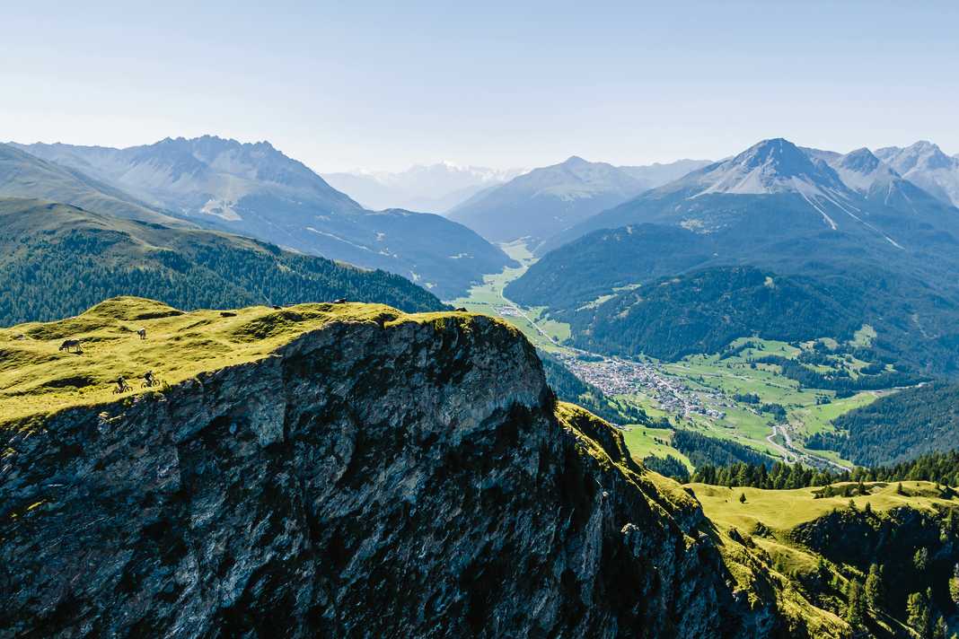 Die Fluchtwand mit Blick auf Nauders, Reschenpass und Ortler.