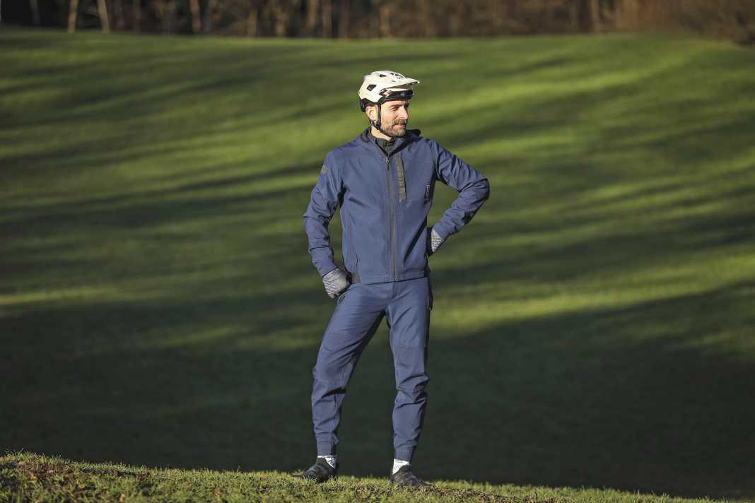 Mit der Shelter 2L Softshell Jacke und Hose will Ion sportlichere Biker ansprechen. Geht das Konzept auf?