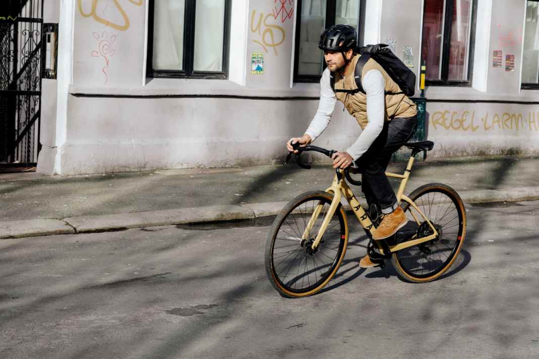 Stylisch, sicher, smart: Zehn Produkte, die das Leben von Alltagsradlern erleichtern  – und das tägliche Pendeln zum Vergnügen machen.