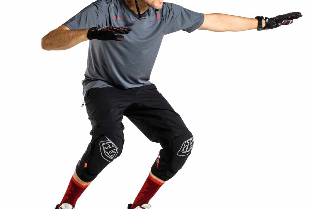 Das Outfit von Troy Lee Design gibts für Mann...