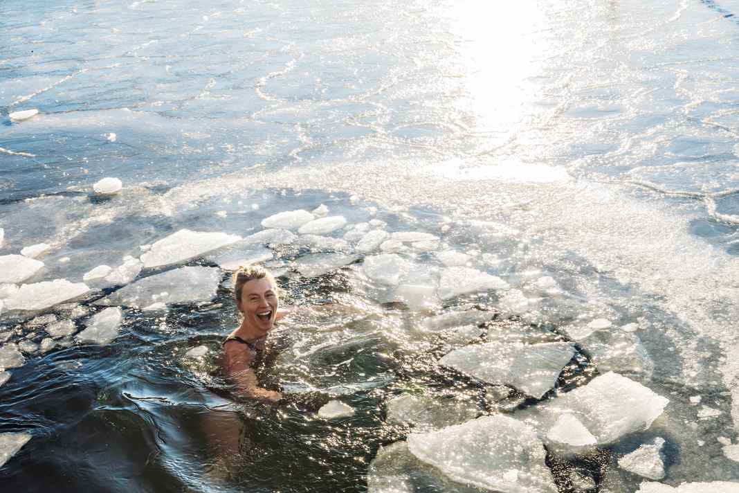 Schocktherapie gegen Erkältung - was bringt Eisbaden wirklich?