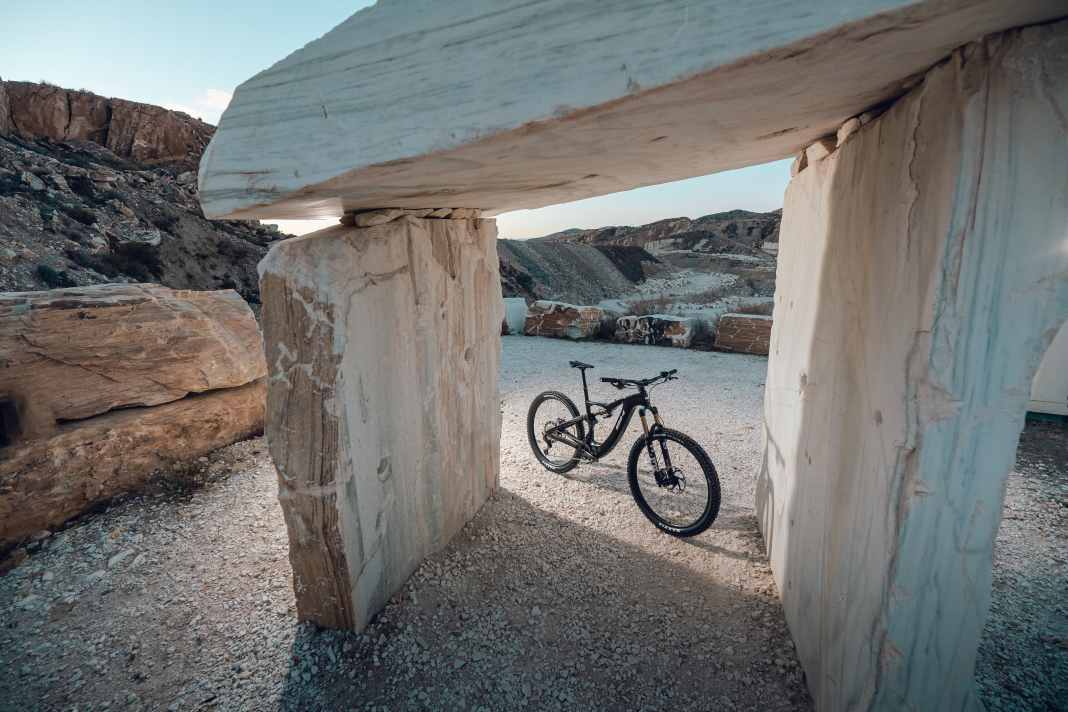 Mit dem neuen iLynx+ stellt BH ein Fullpower Light-E-MTB vor. Trotz großem Motor wiegt es nur 19,8 Kilogramm.
