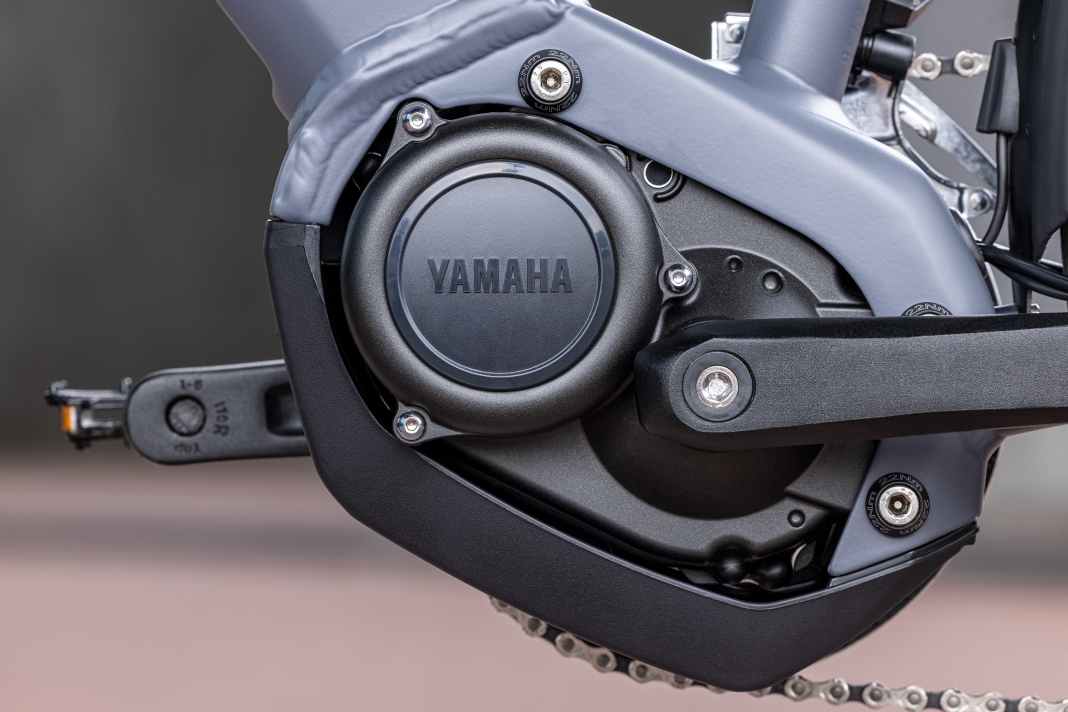 Zum 30-jährigen Jubiläum seiner Antriebseinheiten für E-Bikes präsentiert Yamaha den neuen Mittelmotor PW C2.