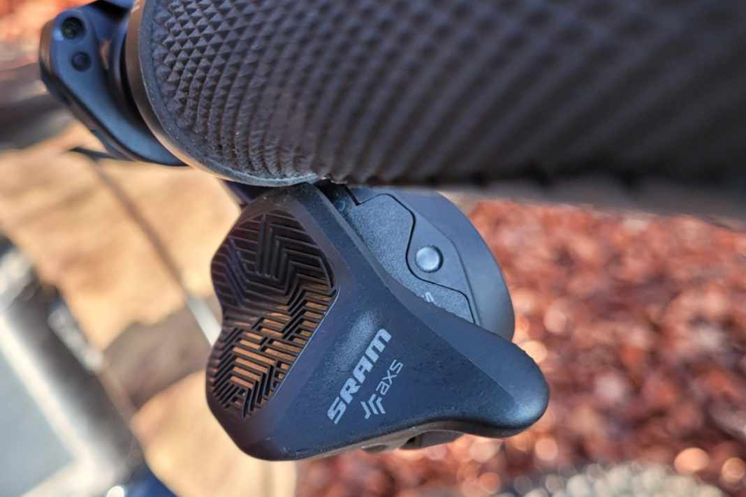 Ergonomischer Schalten mit dem Sram AXS Pod Rocker Paddle.