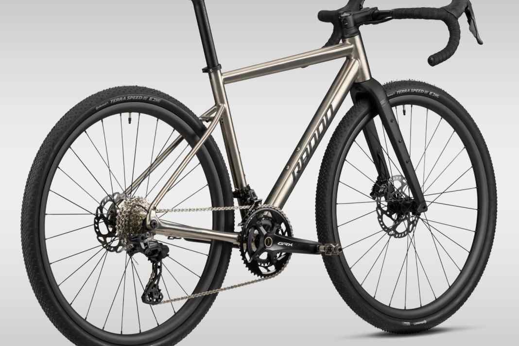Edelmaterial vom Discounter: Das Titan-Gravelbike Tigard von Radon gibt's ab 4999 Euro