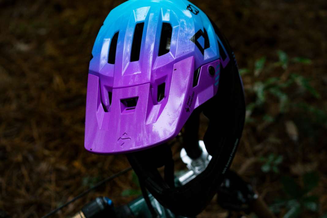 Die neue Kollektion Fahrradhelme von Sweet Protection heißt: Hyper Violet! Man siehts!