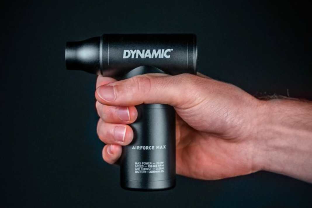 Ein Föhn fürs Fahrrad? Dynamic hat mit dem AirForce Max einen leistungsstarken Blower für die Bike-Pflege entwickelt
