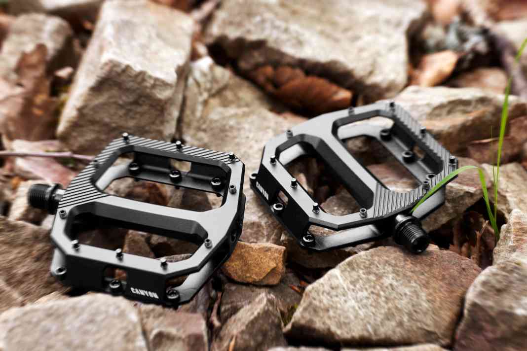 Das sind die neuen "Canyon Performance MTB-Plattformpedale" - so der offizielle Name.