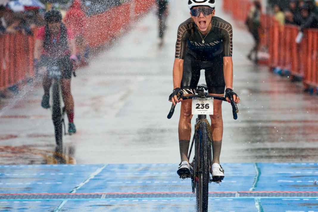 Beim Unbound in den USA schrieb das neue Grail erstmals Schlagzeilen, als Carolin Schiff auf dem damals noch unveröffentlichen Modell den Sieg holte. Rund vier Monate später präsentieren die Koblener ihr neues Race-Gravelbike nun offiziell.